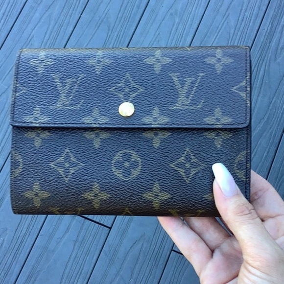 Louis Vuitton Wallet - Picture 1 of 7